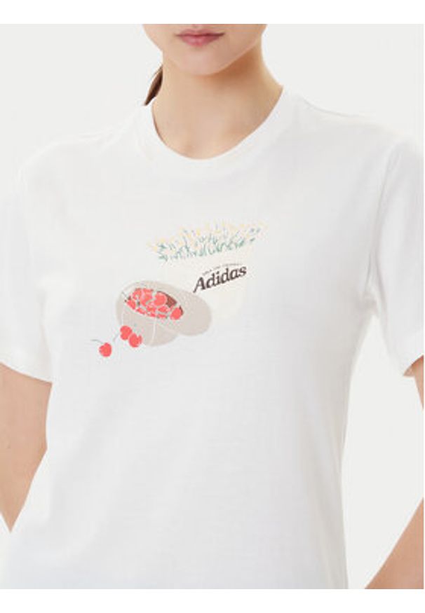 Adidas - adidas T-Shirt Farmers Market Graphic JN2543 Biały Regular Fit. Kolor: biały. Materiał: bawełna