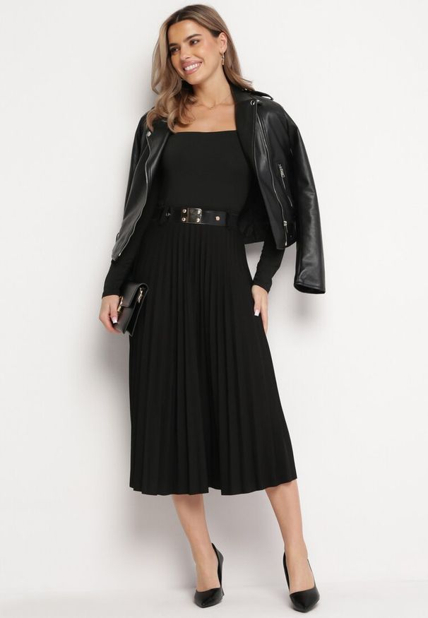 Born2be - Czarna Spódnica Plisowana z Paskiem Onie. Okazja: na co dzień. Kolor: czarny. Materiał: dzianina. Styl: elegancki, casual