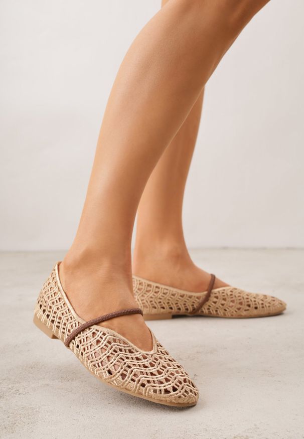 Born2be - Beżowe Ażurowe Balerinki z Imitacji Plecionki z Paskiem Naeraea. Okazja: na co dzień. Zapięcie: pasek. Kolor: brązowy. Materiał: len. Wzór: ażurowy. Sezon: wiosna, lato. Styl: casual, klasyczny