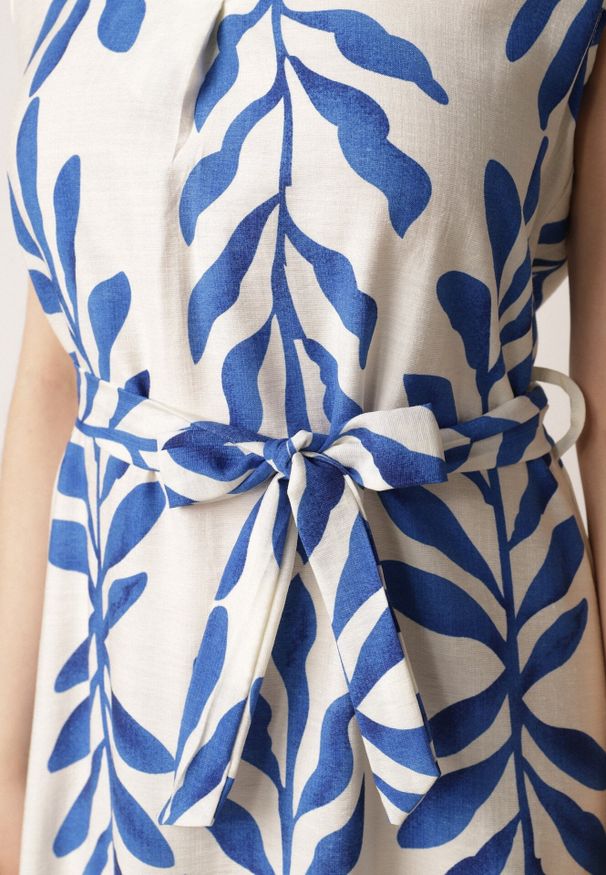 Born2be - Niebieska Pudełkowa Sukienka Wiskozowa Bez Rękawów z Wiązanym Paskiem Fontalin. Okazja: do pracy, na co dzień. Kolor: niebieski. Materiał: wiskoza. Długość rękawa: bez rękawów. Styl: boho, elegancki, casual