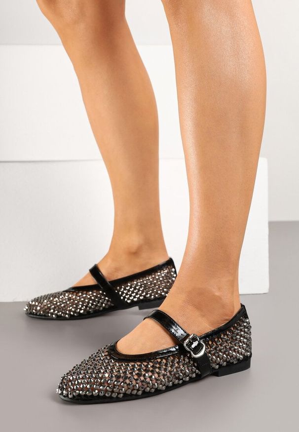 Renee - Czarne Siateczkowe Balerinki z Paskiem z Błyszczącymi Cyrkoniami Lisabia. Okazja: na co dzień. Zapięcie: pasek. Kolor: czarny. Materiał: jeans. Wzór: aplikacja. Styl: casual, elegancki, klasyczny