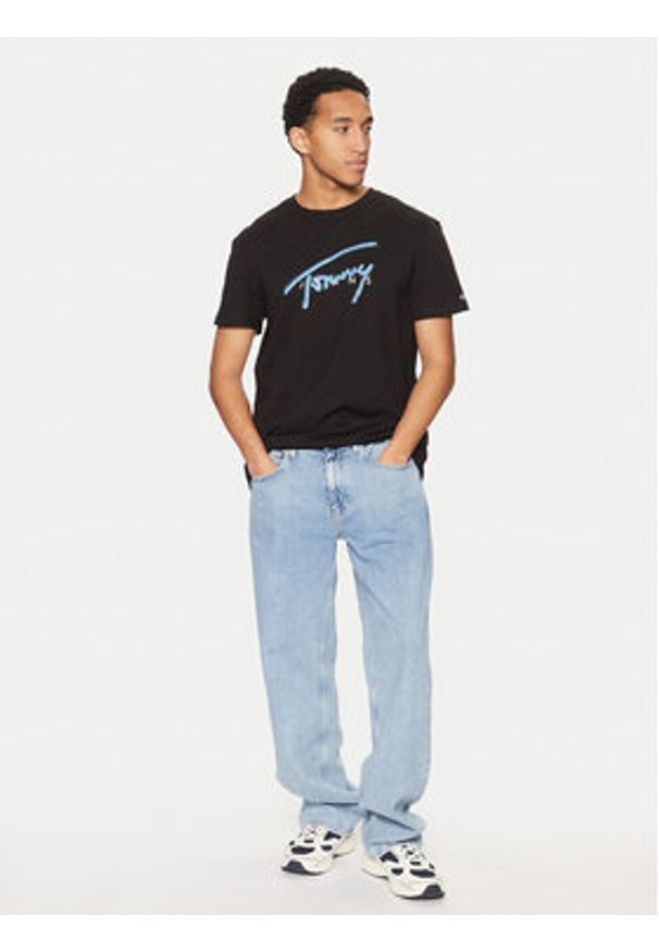 Tommy Jeans T-Shirt Signature DM0DM21109 Czarny Regular Fit. Kolor: czarny. Materiał: bawełna
