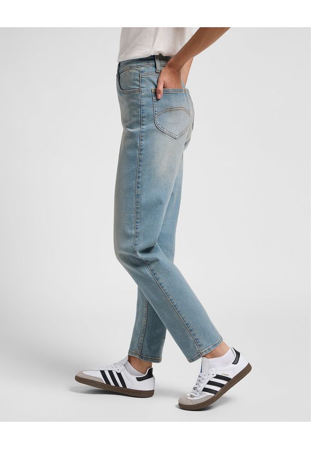 Lee - DAMSKIE SPODNIE LEE CBL MOM JEANS DENIM DAYS L34HUXE27 112340616. Okazja: na co dzień. Sezon: lato. Styl: klasyczny, elegancki, casual