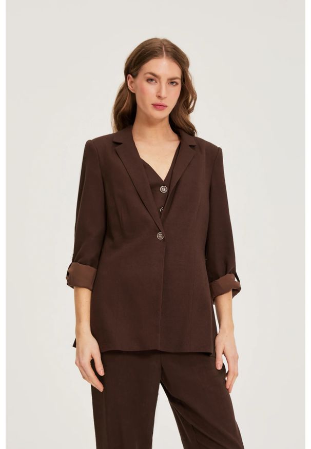 MOODO - Marynarka z dodatkiem lnu brązowa. Kolor: brązowy. Materiał: len