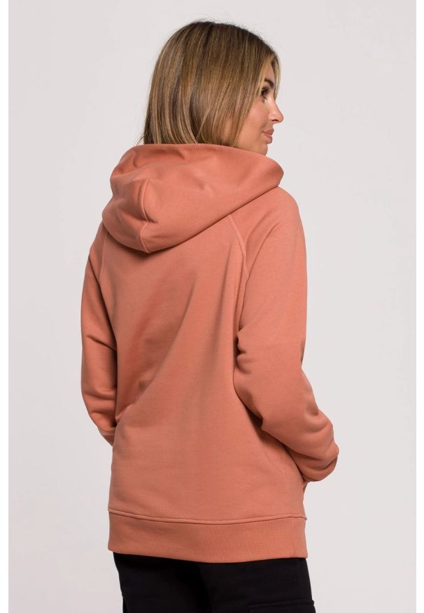 Sukienki.shop - Bluza z kapturem kangurek ceglasta bawełna premium. Okazja: na co dzień. Typ kołnierza: kaptur. Kolor: czerwony. Materiał: bawełna. Styl: casual