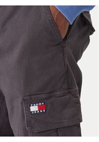 Tommy Jeans Spodnie materiałowe Sonny DM0DM22651 Szary Slim Fit. Kolor: szary. Materiał: bawełna #3