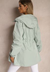 Renee - Jasnozielona Kurtka w Stylu Parki Wiązana w Pasie Nevithia. Okazja: na co dzień. Kolor: zielony. Materiał: jeans, skóra. Styl: elegancki, casual #3