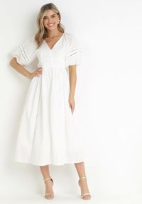 Born2be - Biała Sukienka Maxi z Bawełny i Lnu z Ażurowymi Wstawkami i Gumką w Pasie Arada. Okazja: na co dzień. Kolor: biały. Materiał: bawełna, len. Wzór: ażurowy. Typ sukienki: proste. Styl: wizytowy, casual. Długość: maxi