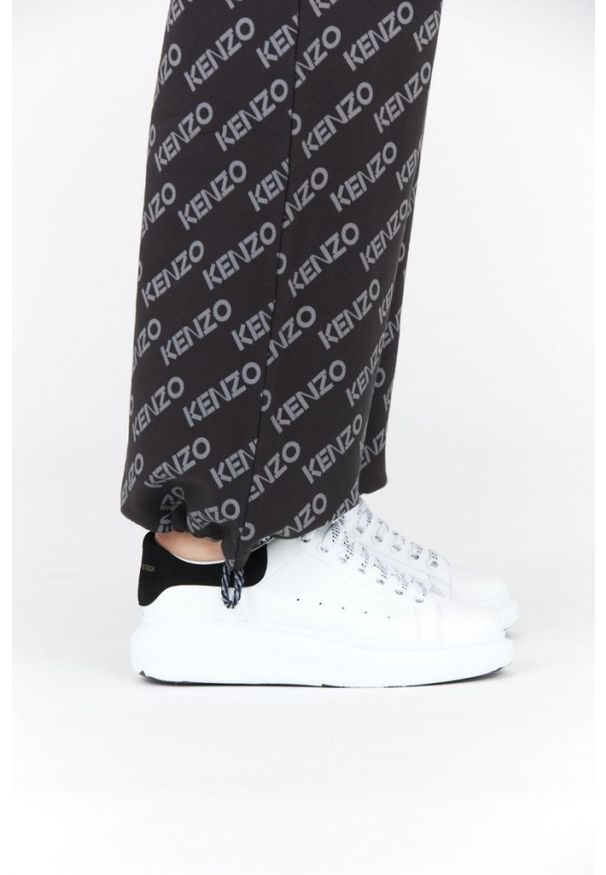 Kenzo - KENZO Czarne spodnie dresowe damskie w logo. Kolor: czarny. Materiał: dresówka