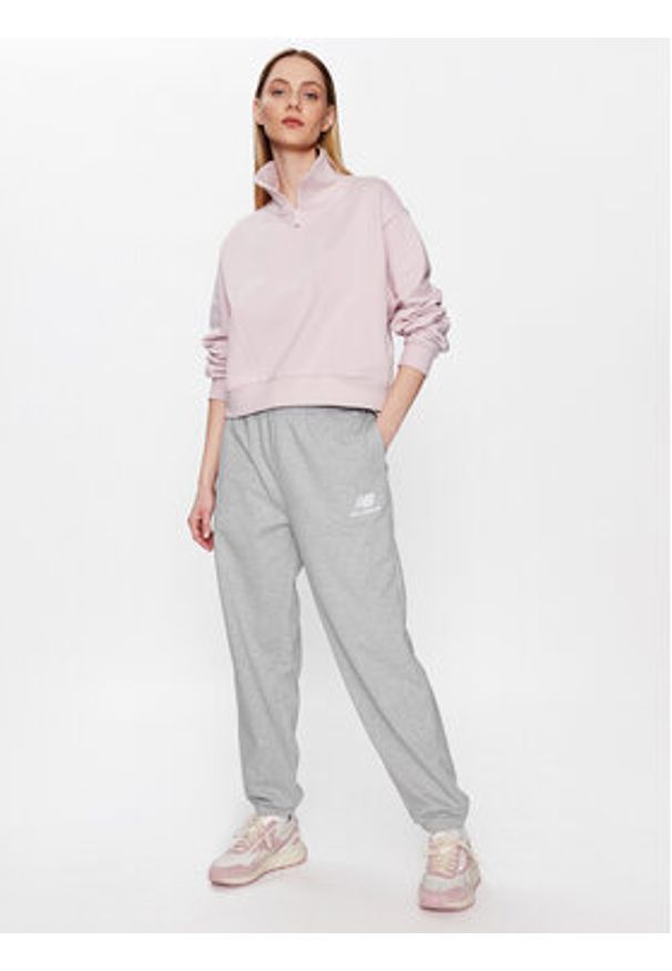 New Balance Spodnie dresowe WP31530 Szary Relaxed Fit. Kolor: szary. Materiał: bawełna, syntetyk, dresówka