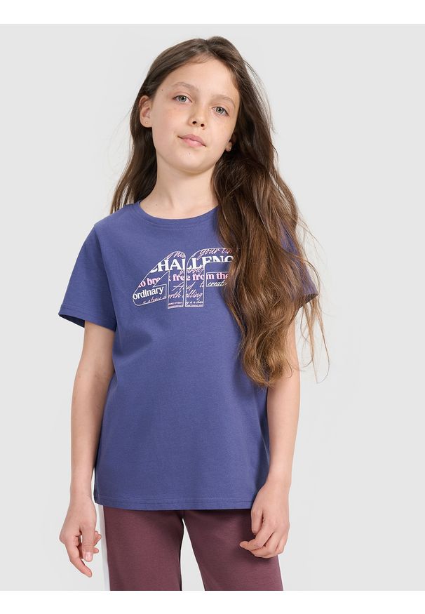 4f - 4F T-shirt regular z nadrukiem dziewczęcy - granatowy 158 (12-13 lat). Okazja: na co dzień. Kolor: niebieski. Materiał: jersey, bawełna, materiał. Długość rękawa: krótki rękaw. Długość: krótkie. Wzór: nadruk. Sezon: lato. Styl: sportowy, casual, klasyczny, młodzieżowy