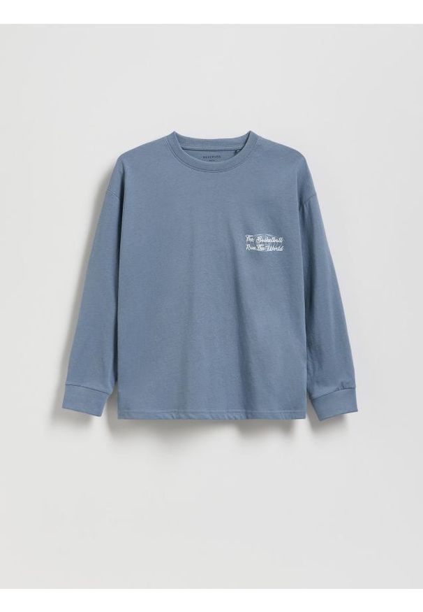 Reserved - Bawełniany longsleeve z nadrukiem - granatowy. Kolor: niebieski. Materiał: bawełna. Długość rękawa: długi rękaw. Wzór: nadruk