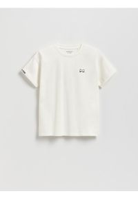 Reserved - Bawełniany t-shirt z haftem - złamana biel. Materiał: bawełna. Wzór: haft