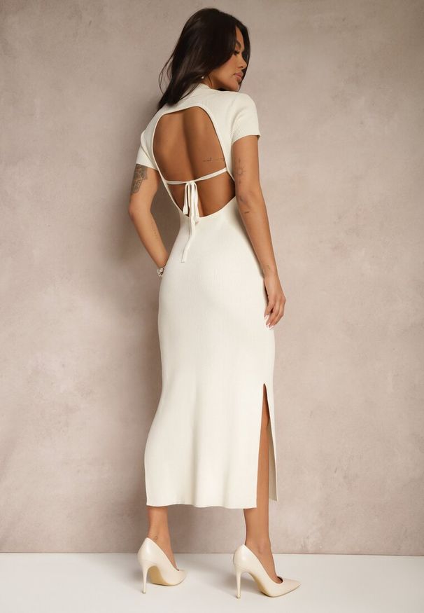 Renee - Jasnobeżowa Sukienka Bodycon z Dodatkiem Wiskozy Wycięciem z Prążkowanego Materiału Irittnea. Okazja: na co dzień. Kolor: beżowy. Materiał: materiał, wiskoza, prążkowany. Długość rękawa: krótki rękaw. Typ sukienki: bodycon. Styl: elegancki, casual