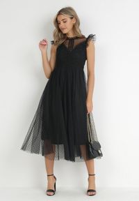 Born2be - Czarna Sukienka Clymotis. Typ kołnierza: kołnierz z falbankami, kołnierzyk stójkowy. Kolor: czarny. Materiał: koronka. Długość rękawa: bez rękawów. Długość: midi #1