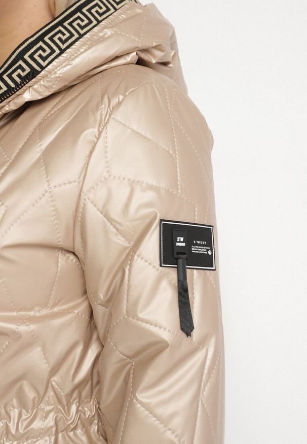 Born2be - Złota Kurtka Pikowana Parka z Nieodpinanym Kapturem Oferra. Kolekcja: plus size. Kolor: złoty