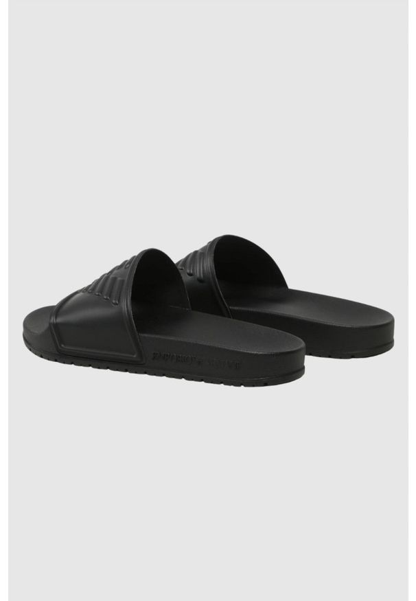 Emporio Armani - EMPORIO ARMANI Klapki czarne z logo. Kolor: czarny