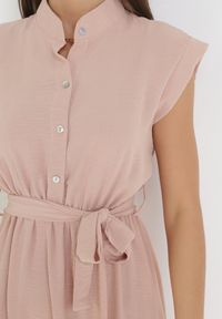 Born2be - Różowa Midi Sukienka Zapinana na Guziki z Wiązanym Paskiem Alyssama. Kolor: różowy. Materiał: materiał. Długość: midi #3