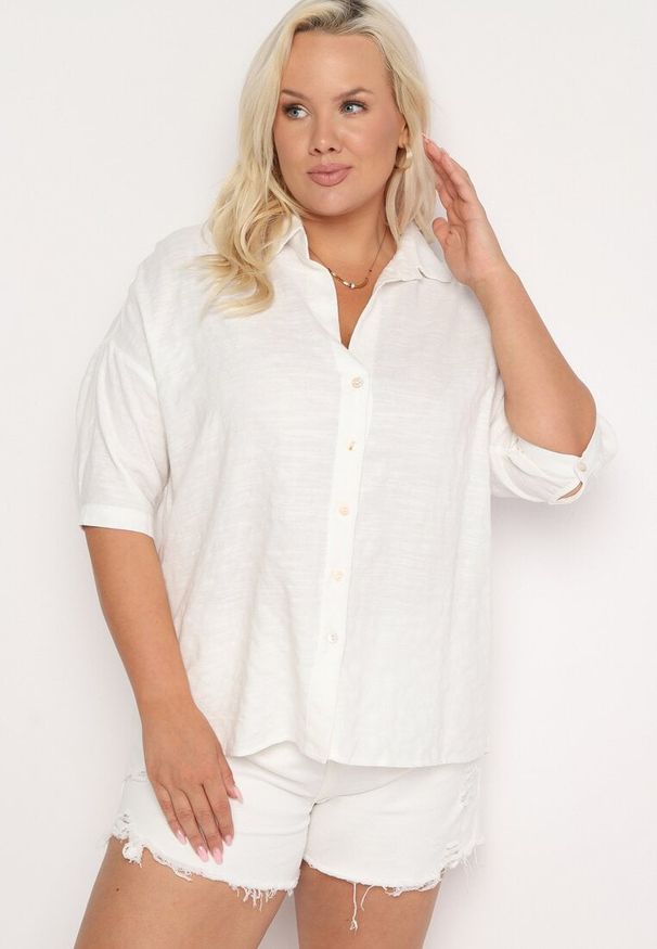 Born2be - Biała Koszula Bawełniana z Krótkim Rękawem i Kołnierzem Talavia. Okazja: na co dzień. Kolekcja: plus size. Kolor: biały. Materiał: bawełna. Długość rękawa: krótki rękaw. Długość: krótkie. Styl: klasyczny, casual, elegancki