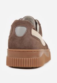 Born2be - Ciemnobrązowe Zamszowe Sneakersy w Stylu Klasycznych Tenisówek ze Skórzaną Wkładką Riosera. Okazja: na co dzień. Kolor: brązowy. Materiał: zamsz, skóra #2