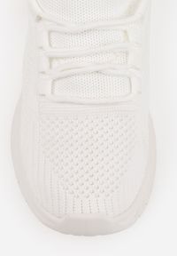 Renee - Białe Buty Sportowe na Platformie ze Sznurowaniem Adelmarie. Okazja: na co dzień. Kolor: biały. Materiał: jeans, dresówka. Obcas: na platformie #3