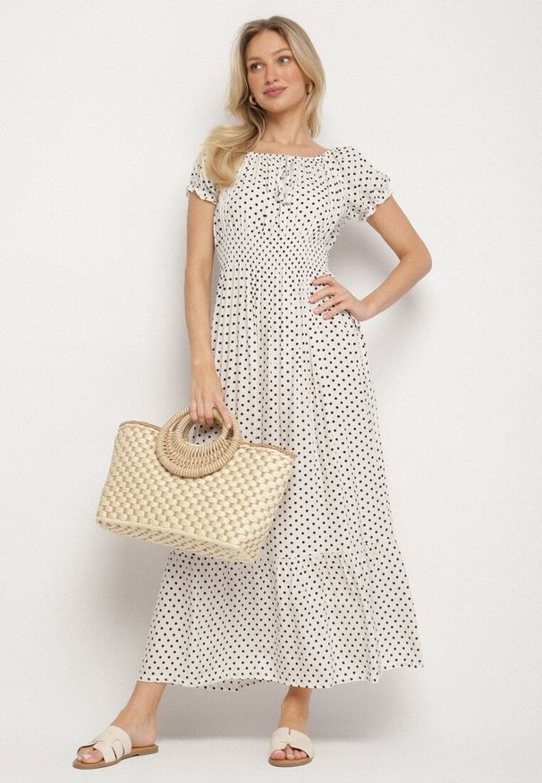 Born2be - Biała Sukienka z Bawełną w Kropki Ellisla. Okazja: na co dzień. Kolor: biały. Materiał: bawełna. Wzór: kropki. Styl: elegancki, casual