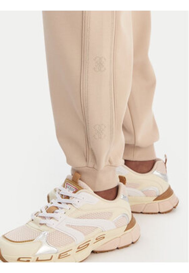 Guess Spodnie dresowe V5BB23 KCX22 Beżowy Regular Fit. Kolor: beżowy. Materiał: syntetyk