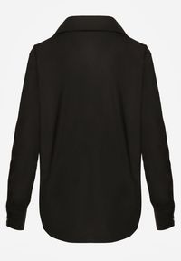 Renee - Czarna Klasyczna Koszula z Kieszeniami Zdobiona Cyrkoniami i Kwiatowym Detalem Herlla. Kolor: czarny. Długość rękawa: długi rękaw. Długość: długie. Wzór: aplikacja, kwiaty. Styl: klasyczny #4