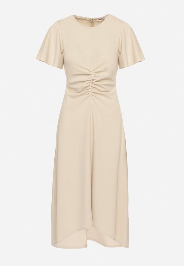 Born2be - Beżowa Rozkloszowana Sukienka Ozdobiona Marszczeniem Odallica. Kolor: beżowy. Wzór: aplikacja. Typ sukienki: rozkloszowane. Styl: elegancki