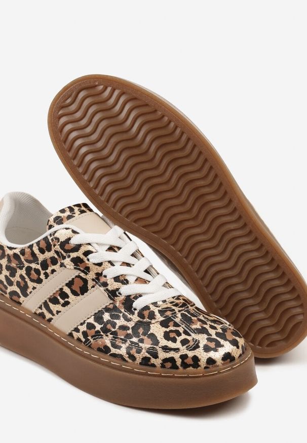 Renee - Panterkowe Sneakersy Tenisówki Ozdobione Paskami Sovresia. Okazja: na co dzień. Zapięcie: pasek. Wzór: aplikacja