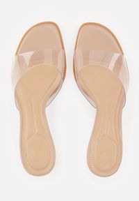 Born2be - Ciemnobeżowe Klapki z Transparentną Cholewką na Niskiej Szpilce Yalindra. Okazja: na co dzień. Kolor: beżowy. Materiał: jeans. Sezon: lato. Styl: casual, elegancki #5