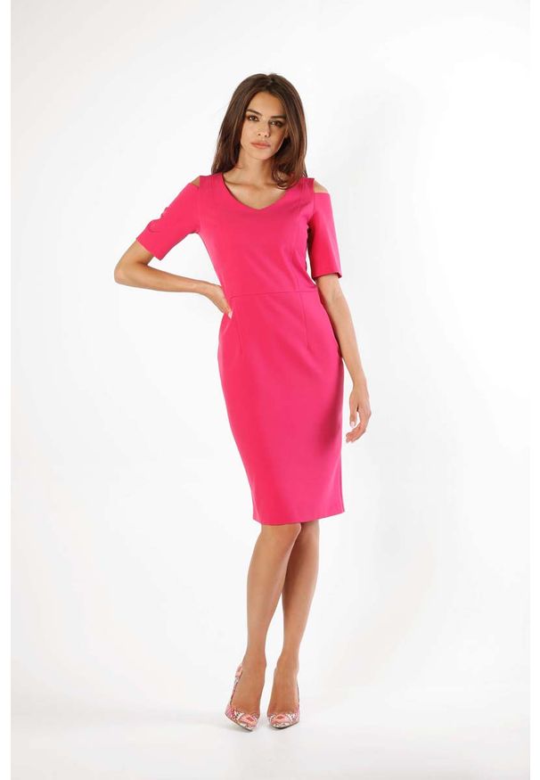 Nommo - Różowa Klasyczna Ołówkowa Sukienka Open Shoulder. Kolor: różowy. Materiał: poliester, wiskoza. Typ sukienki: ołówkowe. Styl: klasyczny