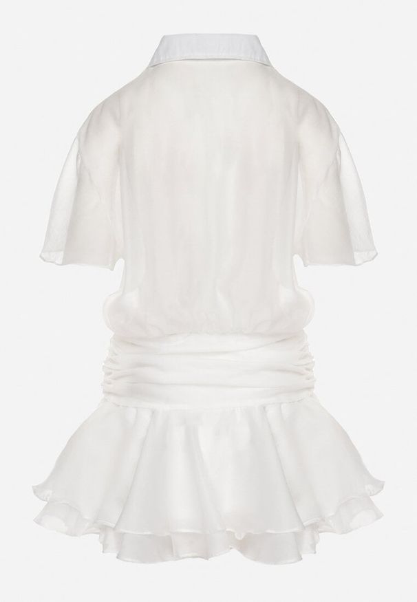 Born2be - Biała Koszulowa Sukienka z Krótkim Rękawem i Falbankami Miradira. Okazja: na co dzień. Typ kołnierza: kołnierz z falbankami. Kolor: biały. Długość rękawa: krótki rękaw. Wzór: aplikacja. Typ sukienki: koszulowe. Styl: elegancki, casual, klasyczny