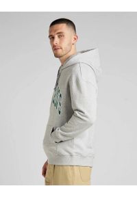 Lee - LEE HOODIE SEASONAL MĘSKA BLUZA KLASYCZNA Z KAPTUREM LOGO GREY MELE L84JRYMP. Typ kołnierza: kaptur. Styl: klasyczny