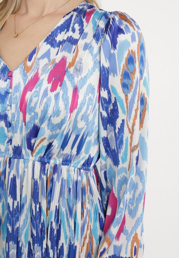 Born2be - Niebieska Sukienka Maxi z Wzorem Etno i Gumką w Talii Junimiza. Kolor: niebieski. Materiał: materiał. Długość rękawa: długi rękaw. Styl: etno. Długość: maxi