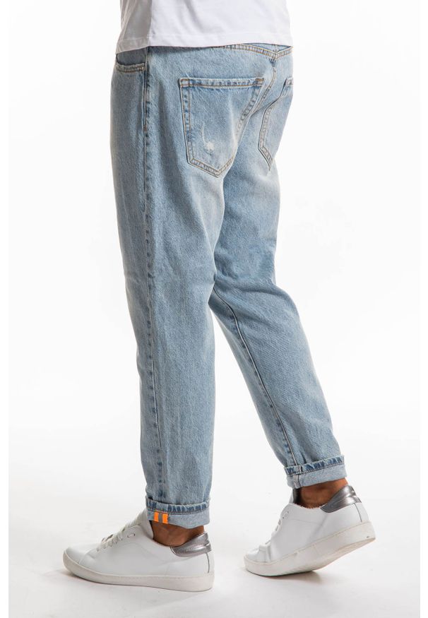 Takeshy Kurosawa Jeansy "Open-End Carrot" | 83445 | Open-End Carrot | Mężczyzna | Niebieski. Okazja: na co dzień. Kolor: niebieski. Wzór: aplikacja. Styl: casual