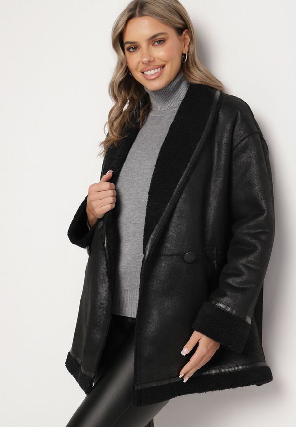 Born2be - Czarna Kurtka Biker o Kroju Marynarki Ocieplona Futerkiem Typu Baranek Saliria. Okazja: na co dzień. Kolor: czarny. Materiał: futro. Styl: elegancki, casual