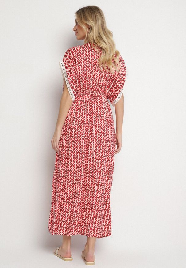 Born2be - Czerwona Bawełniana Sukienka Rozkloszowana z Koronkowymi Wstawkami Laniwena. Kolor: czerwony. Materiał: koronka, bawełna. Sezon: lato