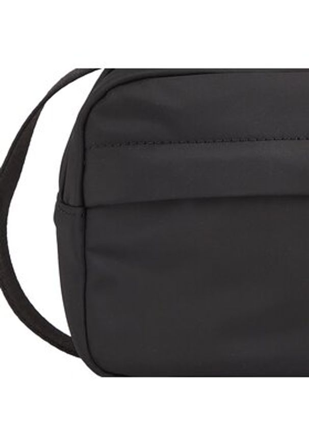 Calvin Klein Kosmetyczka Ck Faded K50K511683 Czarny. Kolor: czarny. Materiał: materiał