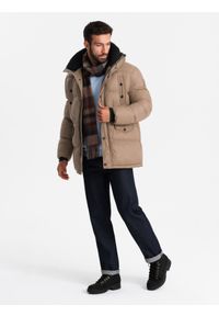 Ombre Clothing - Długa męska kurtka puffer z zapinanymi kieszeniami – brązowa V2 - Rozmiar: XXL. Kolor: brązowy. Materiał: poliester, materiał, polar, syntetyk, nylon. Długość: długie. Wzór: aplikacja