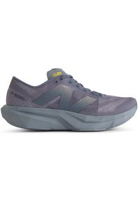 Buty unisex New Balance FuelCell Rebel v4 UFCXTD4 – szare. Okazja: na co dzień. Kolor: szary. Materiał: guma, materiał. Szerokość cholewki: normalna. Sport: fitness, bieganie