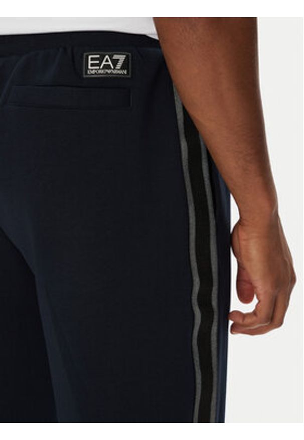 EA7 Emporio Armani Spodnie dresowe 7M000545 AF12660 UB102 Granatowy Modern Fit. Kolor: niebieski. Materiał: syntetyk, bawełna