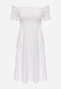 Renee - Biała Letnia Sukienka z Bawełny o Fasonie Hiszpanki z Rozkloszowanymi Falbanami Lorania. Okazja: na co dzień. Typ kołnierza: dekolt hiszpanka. Kolor: biały. Materiał: bawełna. Wzór: aplikacja. Sezon: lato. Styl: casual, elegancki #5