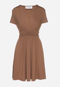 Born2be - Brązowa Rozkloszowana Sukienka z Wiskozą o Kopertowym Kroju z Marszczeniem Adivas. Okazja: na spacer, na co dzień. Typ kołnierza: dekolt w kształcie V. Kolor: brązowy. Materiał: wiskoza. Długość rękawa: krótki rękaw. Typ sukienki: kopertowe. Styl: casual, elegancki #6