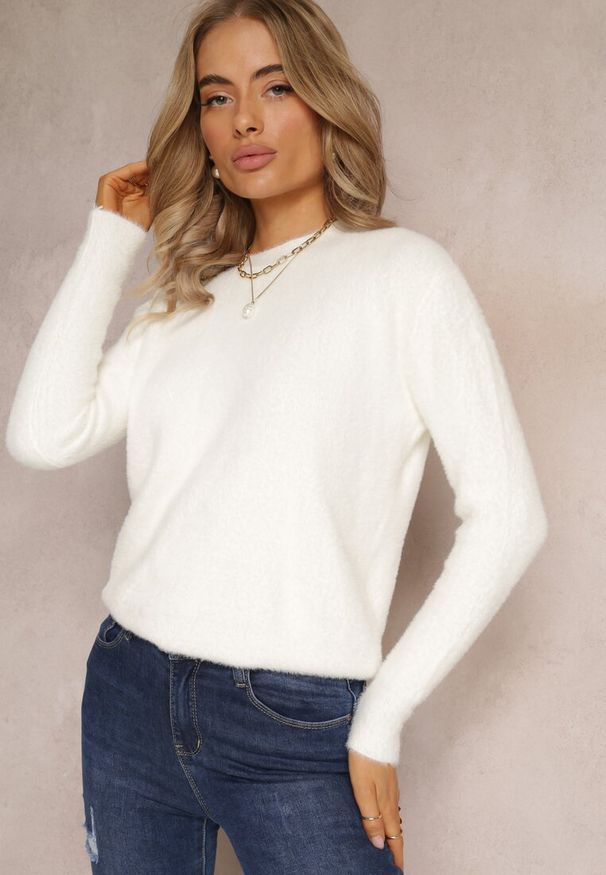 Renee - Biały Sweter Wełniany Elisabema. Kolor: biały. Materiał: wełna. Długość rękawa: długi rękaw. Długość: długie. Styl: klasyczny