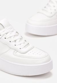 Renee - Białe Sneakersy Pibley. Wysokość cholewki: przed kostkę. Kolor: biały. Szerokość cholewki: normalna. Wzór: aplikacja #2