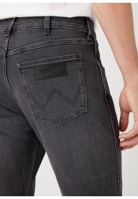Wrangler - WRANGLER MĘSKIE SPODNIE JEANSOWE LARSTON BLACKOUT W18S29Z79 112330748