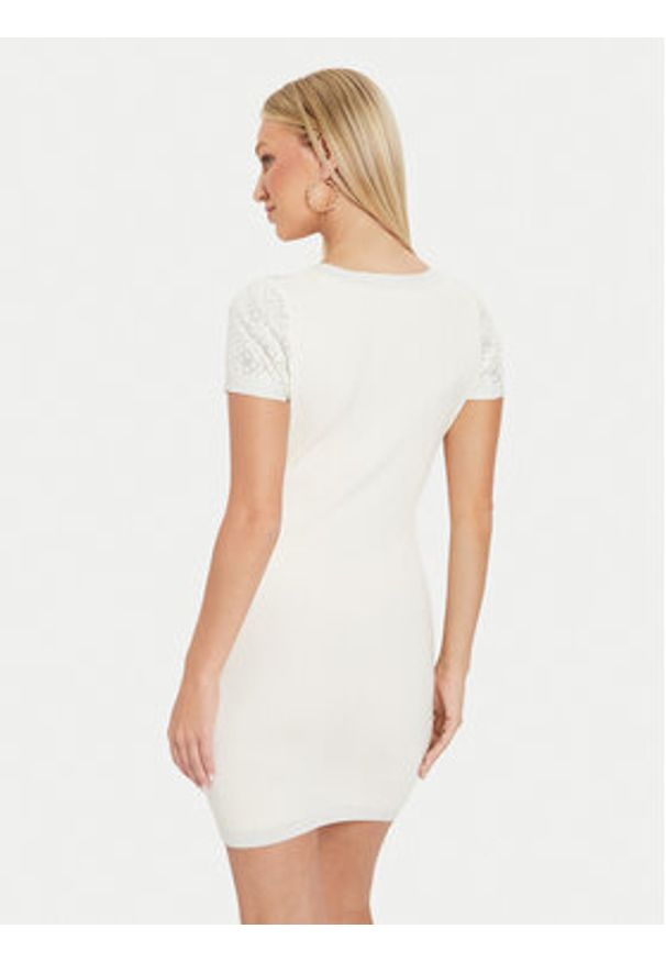 Guess Sukienka dzianinowa Paige W4YK28 Z3FN0 Écru Slim Fit. Materiał: wiskoza