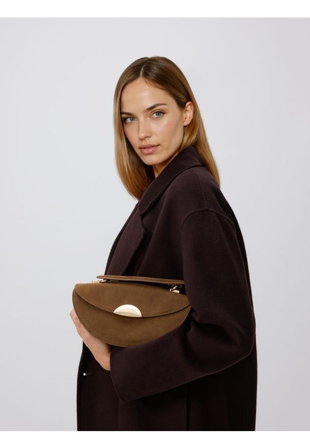 Reserved - Torebka z imitacji zamszu - beżowy. Kolor: beżowy. Materiał: zamszowe