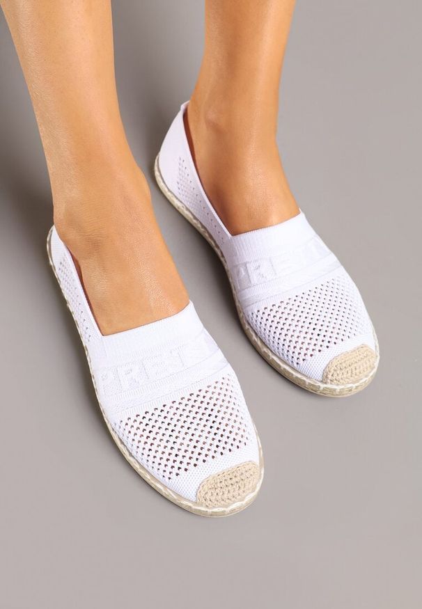 Renee - Białe Płaskie Espadryle z Ozdobną Perforacją Weorlisa. Kolor: biały. Sezon: lato. Styl: elegancki
